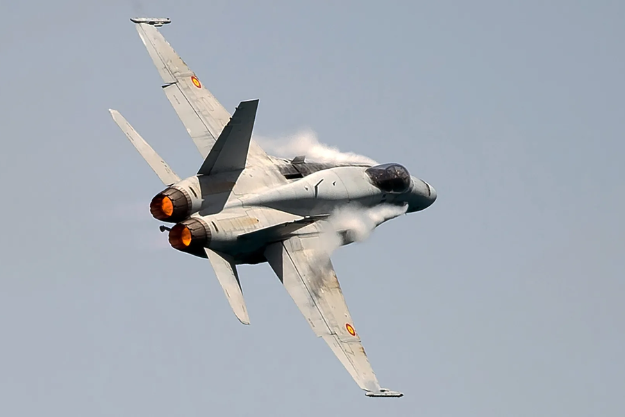 Khoảnh khắc tiêm kích F/A-18 Hornet của Tây Ban Nha cận kề thảm hoạ
