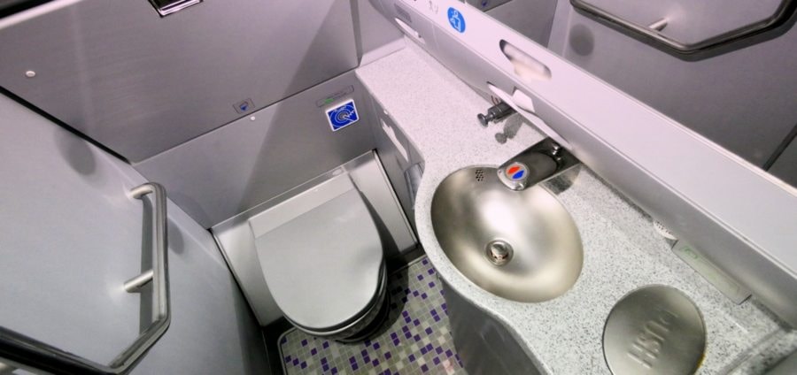 Hành hung tiếp viên hàng không vì không cho dùng nhà vệ sinh