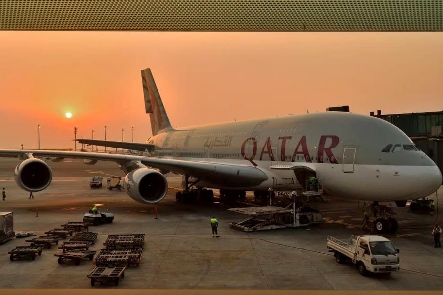 Bị cưỡng chế rời máy bay khám người, nhóm phụ nữ đâm đơn kiện