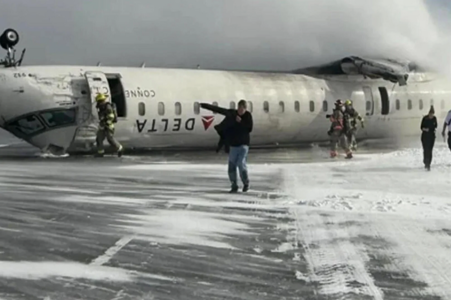 Tiếp viên kiện hãng vì "phi công thiếu kinh nghiệm" làm lật máy bay