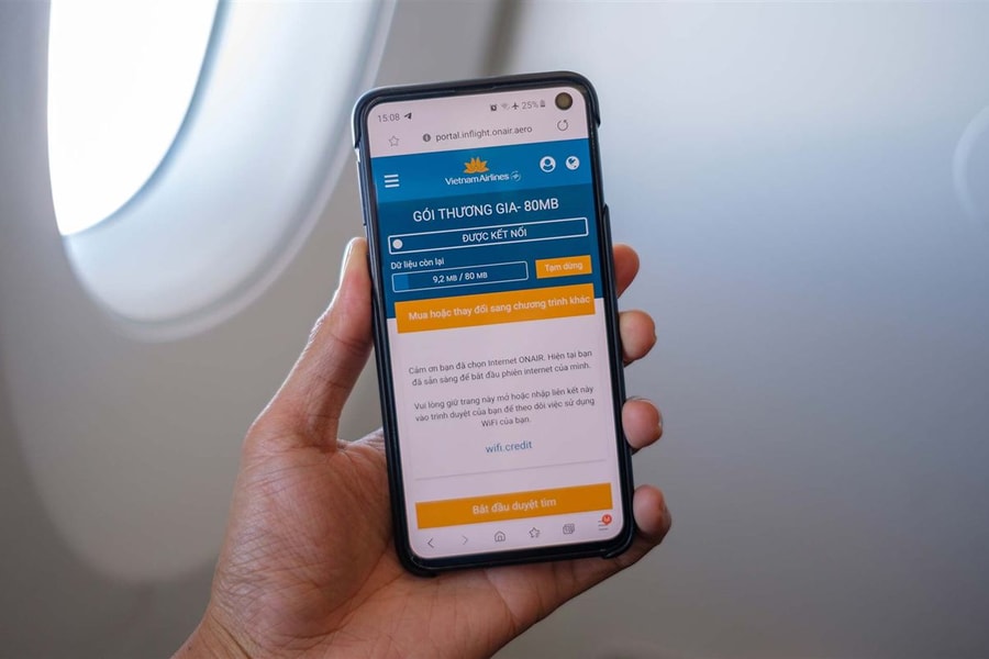 Soi tốc độ mạng, giá dịch vụ internet trên tàu bay của Vietnam Airlines