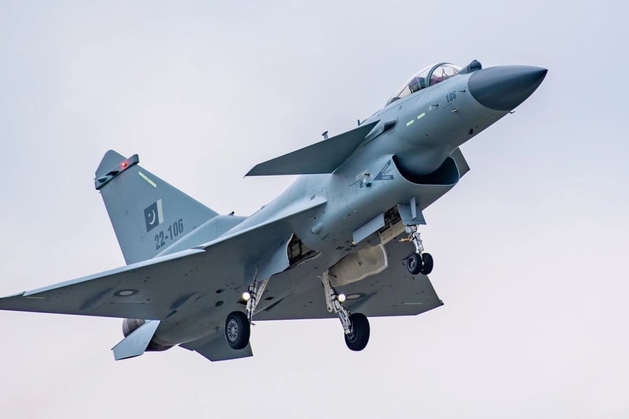 Hàng không Trung Quốc bứt tốc cả dân dụng và quốc phòng