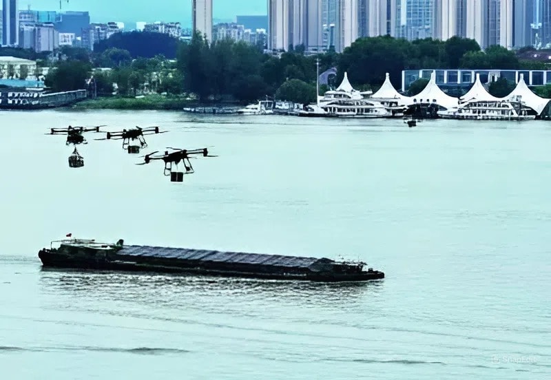 Trung Quốc: Drone giao hàng cho tàu giữa sông, kinh tế tầm thấp vươn ra đường thủy