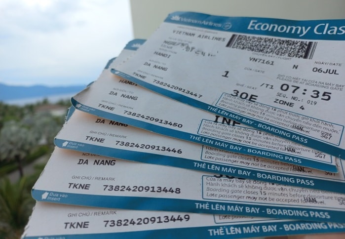 Các khoản phí phải trả khi mua vé máy bay