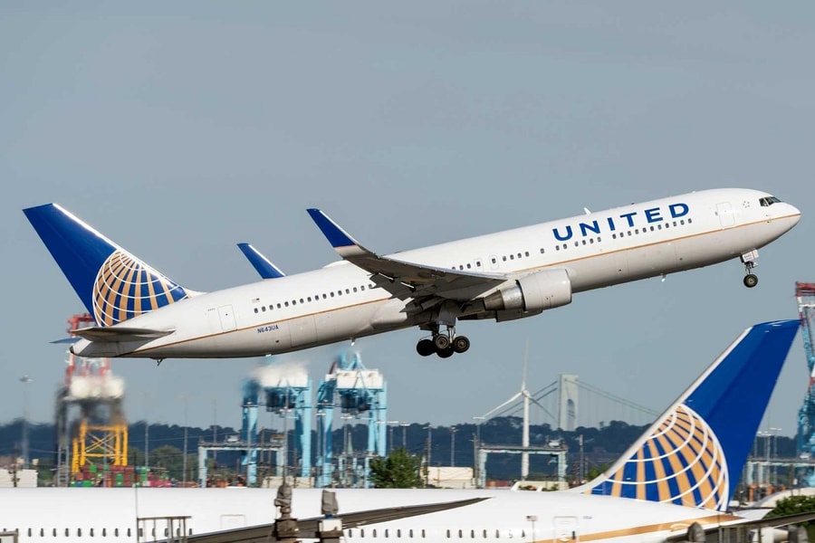 Hãng bay Mỹ bị kiện vì bán ghế gần cửa sổ 'không có cửa sổ'