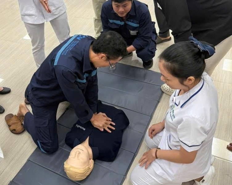 Trang bị kỹ năng sơ cấp cứu cho nhân viên sân bay Phù Cát