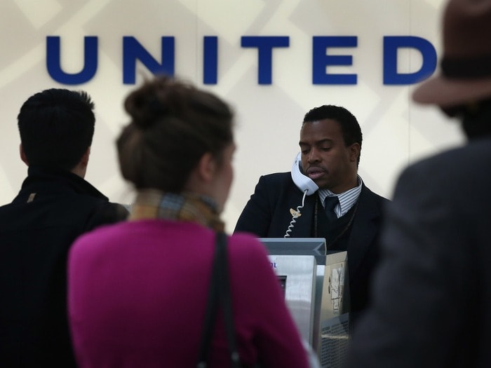 Gọi tổng đài đổi vé máy bay, hành khách bị lừa hơn 440 triệu đồng