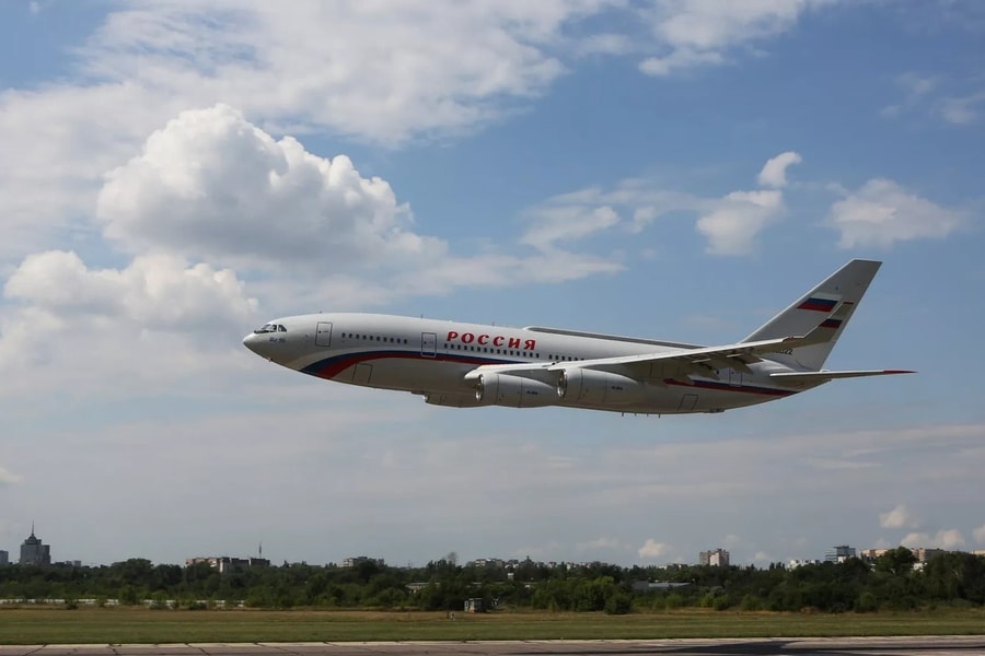 Máy bay chở Tổng thống Putin suýt nhầm đường khi đến Alaska