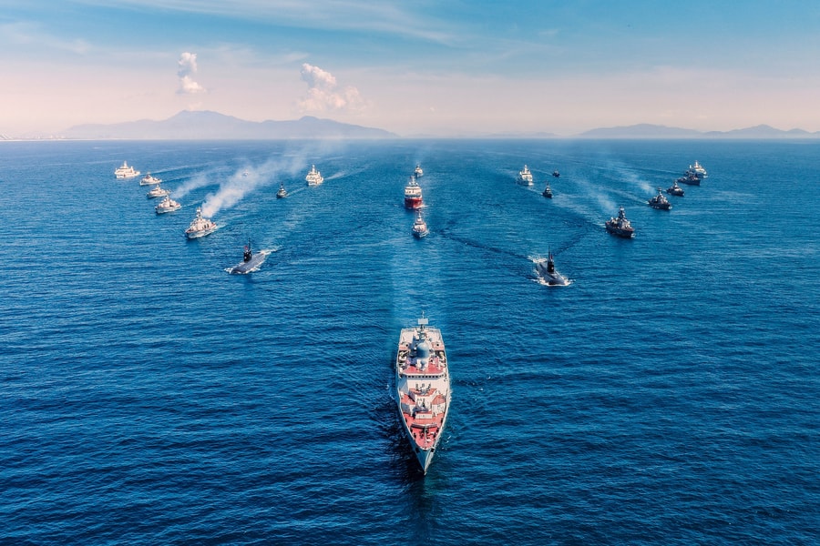 Lần đầu tiên trong lịch sử Lực lượng Hải quân diễu binh trên biển