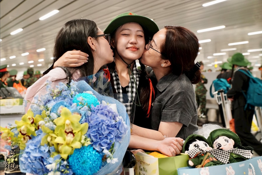 Sân bay Tân Sơn Nhất đón các đoàn chiến sĩ trở về đơn vị sau A80