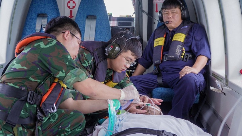 Trực thăng hiện đại EC-225 cấp cứu ngư dân ở đảo Song Tử Tây