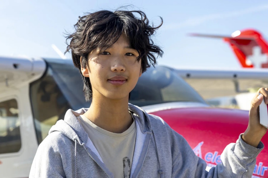 Phi công Mỹ trẻ tuổi rời Nam Cực sau 2 tháng bị giam giữ