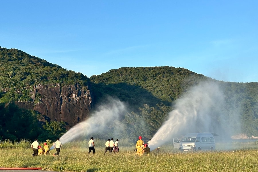 Diễn tập cứu hộ tàu bay gặp sự cố tại sân bay Côn Đảo