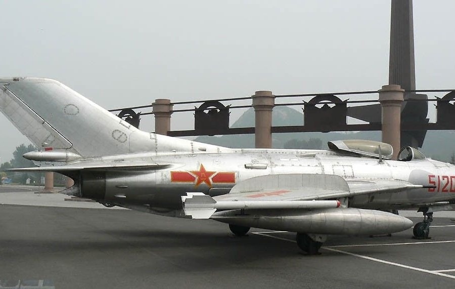 Trung Quốc biến tiêm kích thời Liên Xô thành UAV tấn công chiến thuật