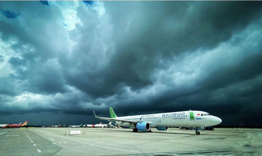75 chuyến bay phải đổi hướng tránh bão Bualoi