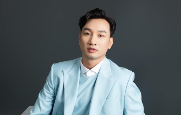 Mc Thành Trung 'hoảng hồn' kể lại chuyến bay giữa tâm bão Bualoi