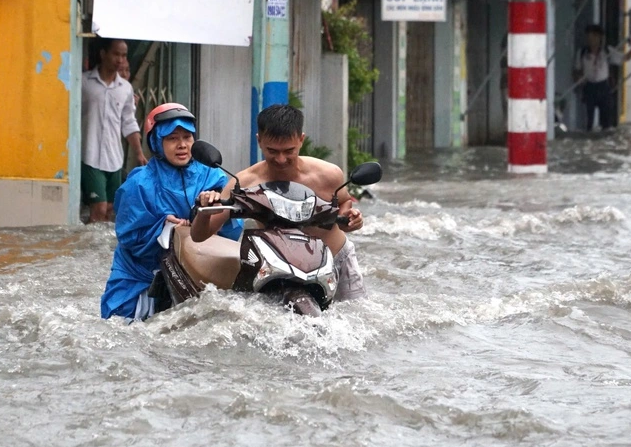Bão Matmo giật cấp 13, nguy cơ đổ vào Quảng Ninh - Hải Phòng