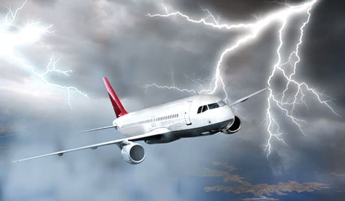 Lý do máy bay vẫn an toàn dù bị sét đánh giữa không trung
