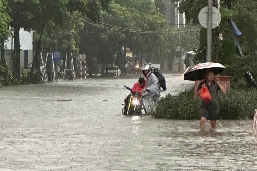 Thời tiết khu vực sân bay hôm nay: Nhiều tuyến đường đi sân bay Nội Bài ngập sâu