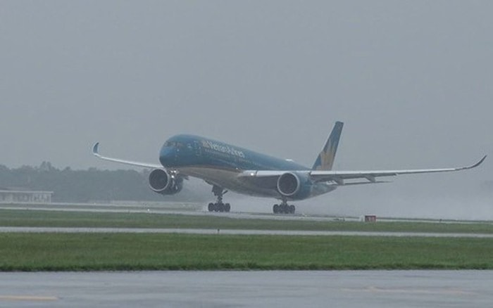 Thời tiết sân bay hôm nay 14/10: Nhiều nơi có dông, sét và gió giật mạnh