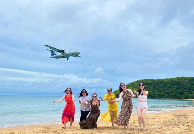 Giá vé máy bay ngày 15/10: Tuyến dài vẫn 'nóng', chặng ngắn bình ổn