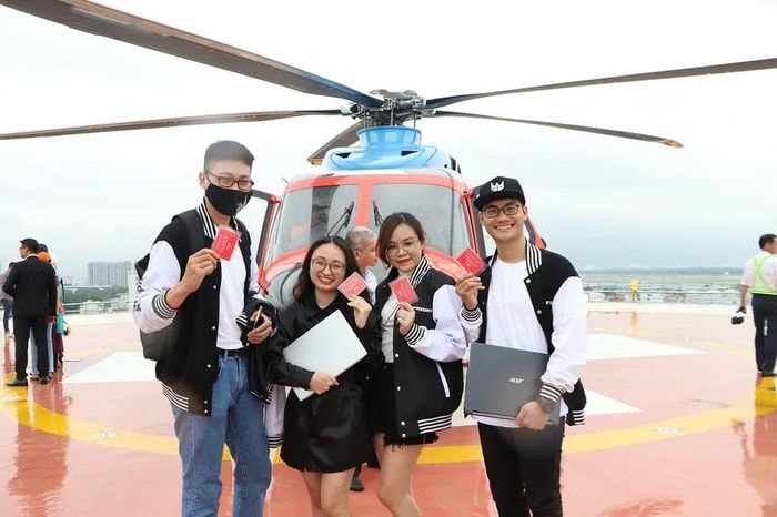 TP.HCM 'không ngủ' với tour trực thăng mở rộng