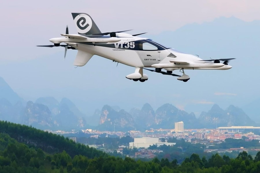 Trung Quốc ra mắt taxi bay mới, bay 200 km với một lần sạc