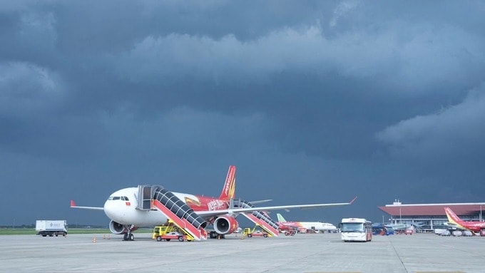 74 chuyến bay đổi đường tránh bão số 12