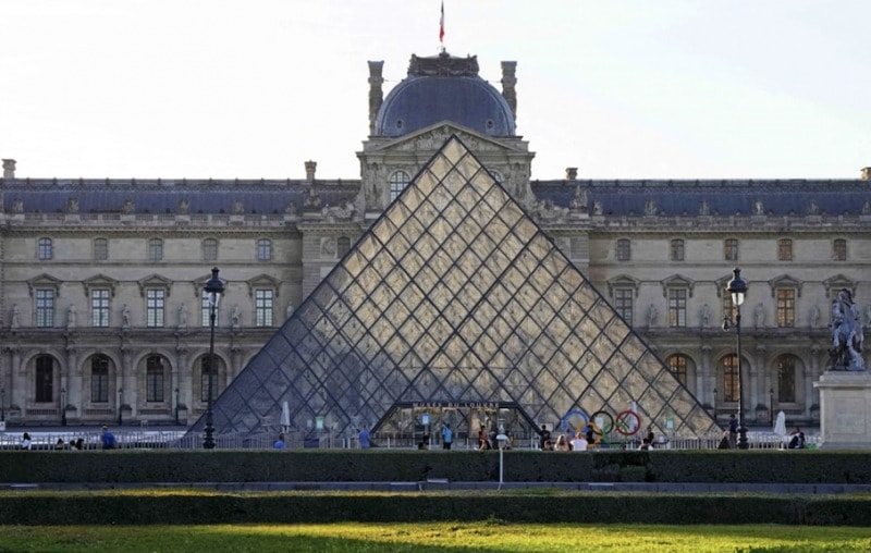 Loạt báu vật ở Bảo tàng Louvre bị trộm