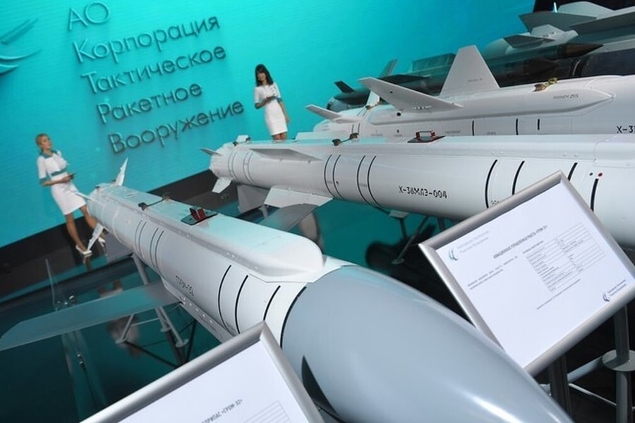 Bom lượn UMPB-5R và mối đe dọa ngoài vùng phòng không