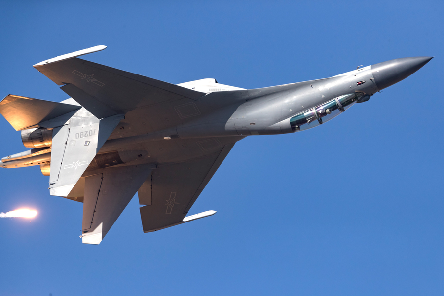 Tuyên bố chấn động từ Bắc Kinh: Tiêm kích J-16 ‘khóa mục tiêu’ F-22