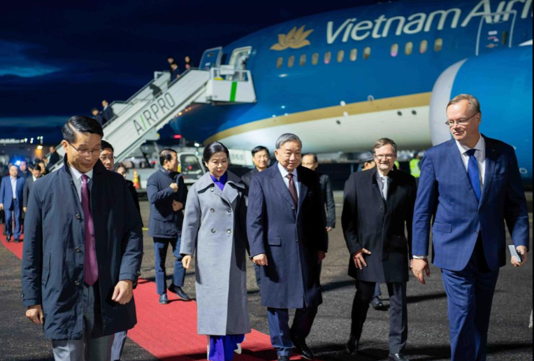 Chuyên cơ chở Tổng Bí thư Tô Lâm hạ cánh tại Helsinki, bắt đầu chuyến thăm Phần Lan