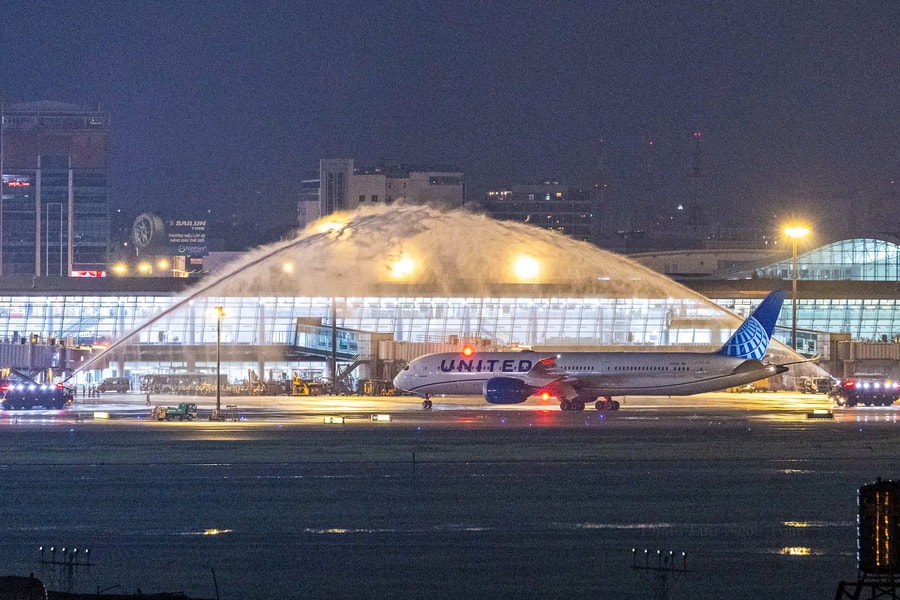 SAGS phục vụ mặt đất cho United Airlines tại sân bay Tân Sơn Nhất