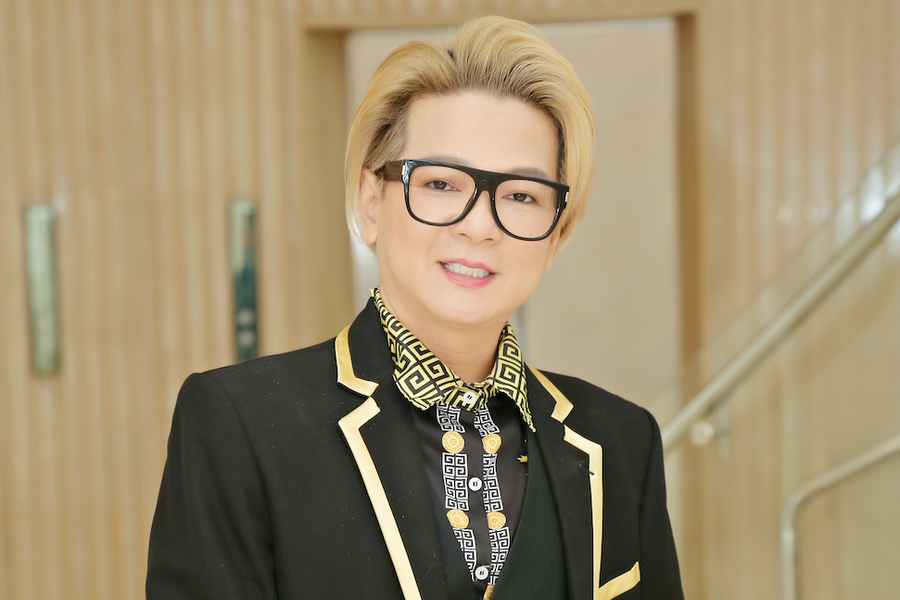 Chuyến 'xông đất' sân bay Cam Ranh của ca sĩ Vũ Hà trước khi hầu tòa về tội Đánh bạc