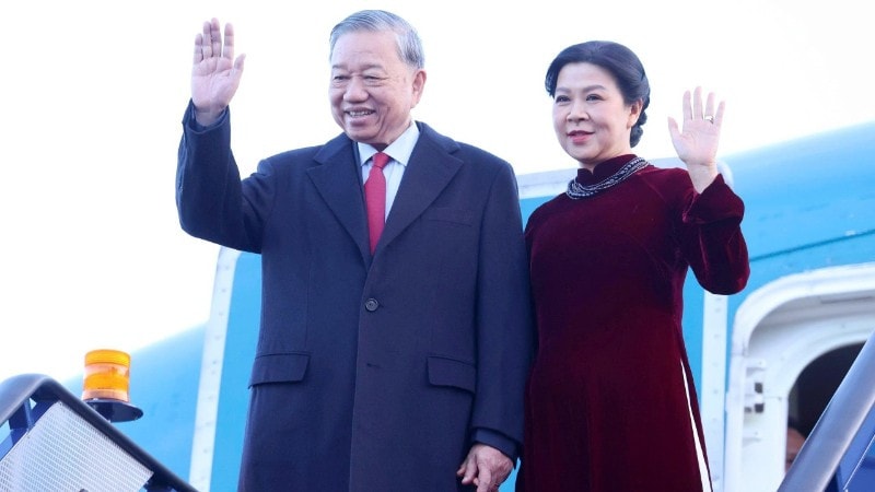 Chuyên cơ chở Tổng Bí thư Tô Lâm chính thức hạ cánh tại Vương quốc Anh