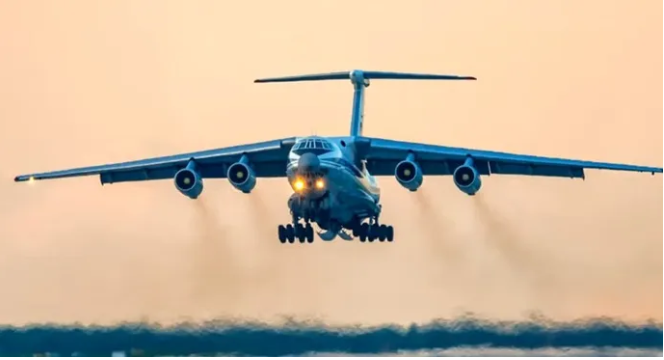 Hành trình máy bay vận tải Nga bay vòng nhiều điểm trước khi hạ cánh xuống Venezuela