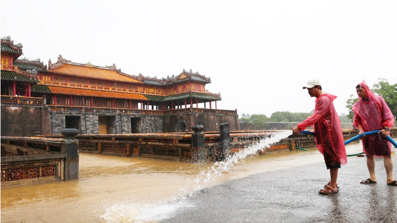Đại nội Huế dọn dẹp sau lũ, sẵn sàng mở cửa trong ngày 31/10