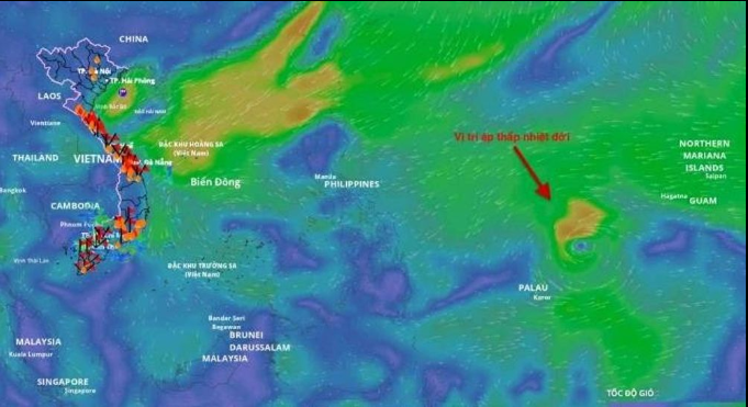 Áp thấp nhiệt đới mạnh thành bão số 13 hướng vào miền Trung, nguy cơ gián đoạn bay