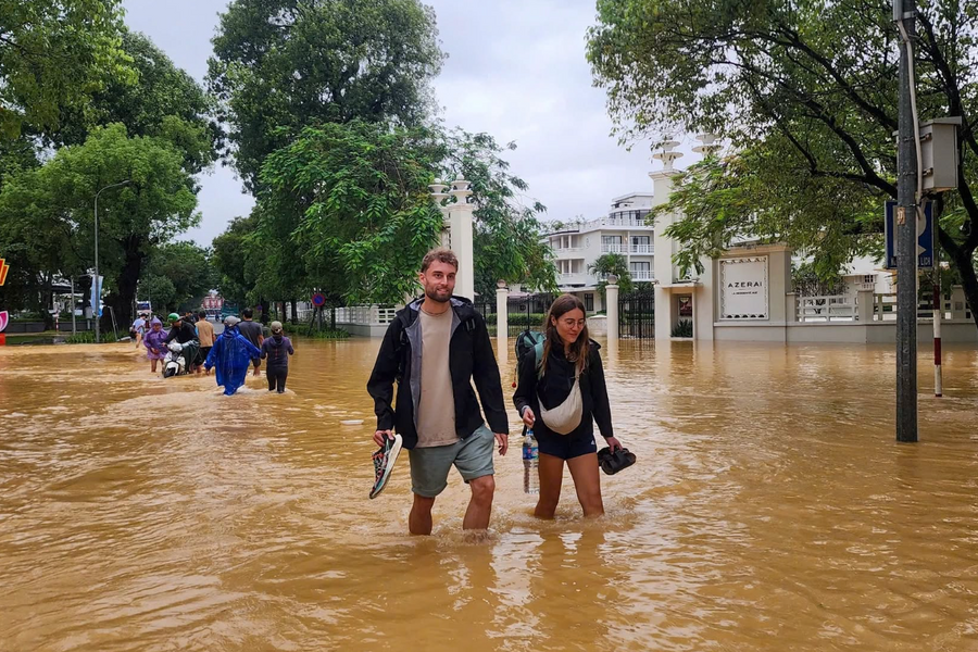 Lũ trên sông Hương, Thu Bồn lên vượt báo động 3, lưu ý đối với khách bay