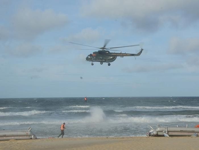 Cận cảnh diễn tập tìm kiếm, cứu nạn máy bay rơi trên vùng biển Nhơn Lý