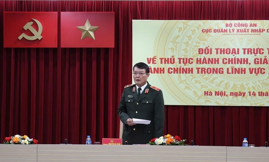 Không còn cảnh người dân xếp hàng làm hộ chiếu