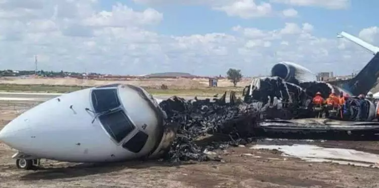 Máy bay chở Bộ trưởng Khoáng sản Congo bốc cháy