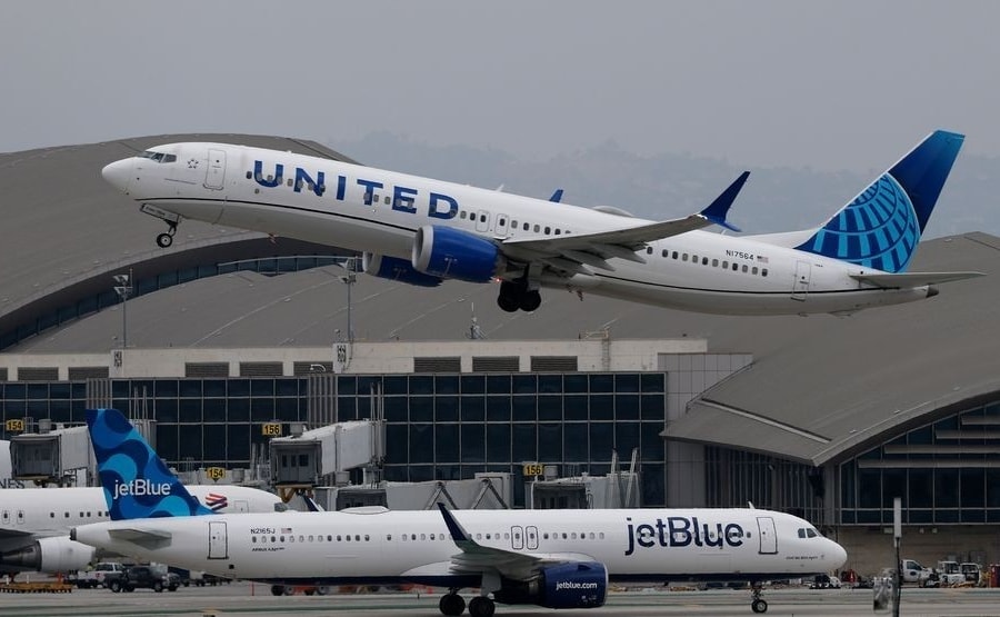 Hành khách tố vợ giấu bom, chuyến bay phải hạ cánh khẩn