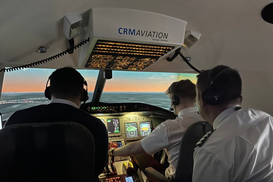 CRM và EMAS: Hai lớp bảo vệ sinh mạng trong buồng lái và cuối đường băng