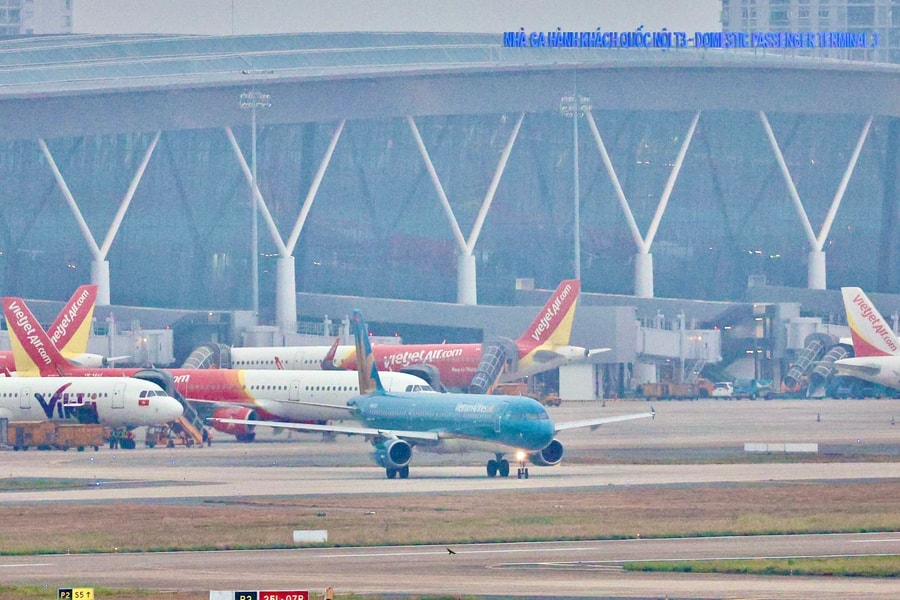 Thời tiết sân bay ngày 24/12: Nội Bài sáng sớm sương mù nhẹ, Tân Sơn Nhất mưa dông chiều tối