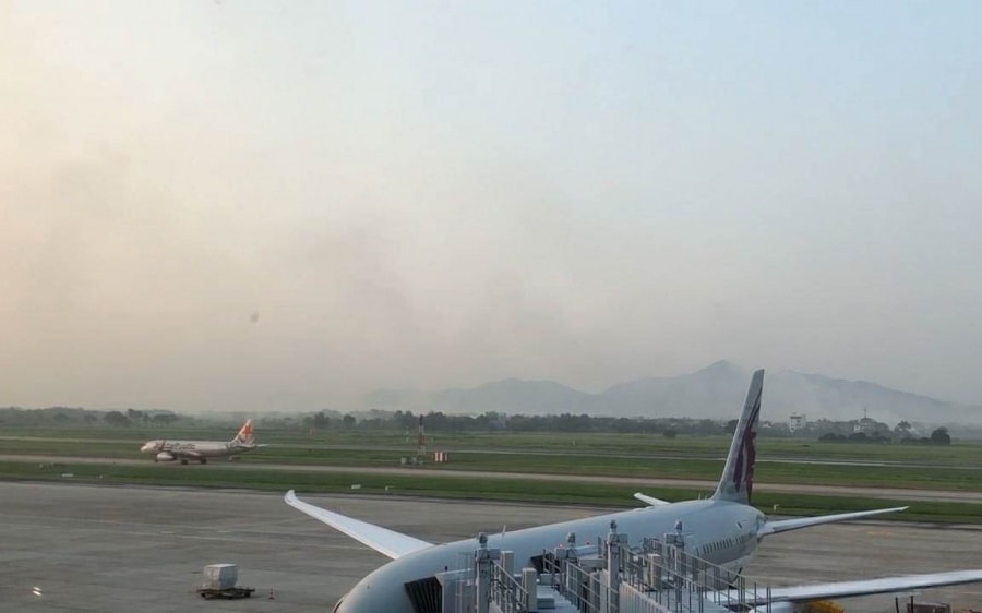 Hệ thống hàng không chao đảo vì khói bụi