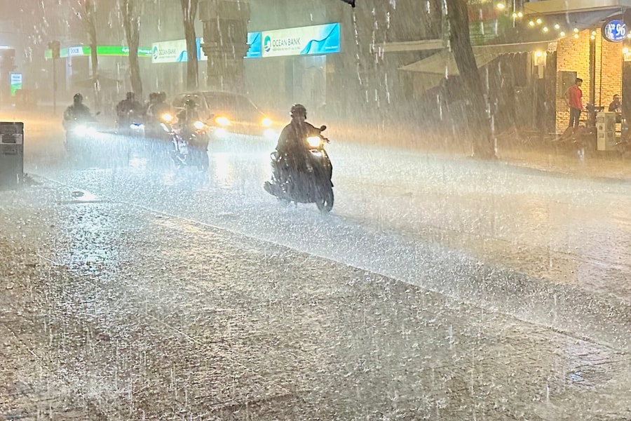 Thời tiết sân bay ngày 9/12: Miền Trung sắp hứng 2 đợt mưa lớn