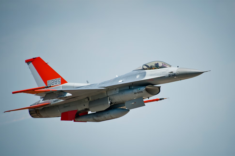 QF-16: Từ chiến đấu cơ lừng danh thành ‘chiến binh thây ma’