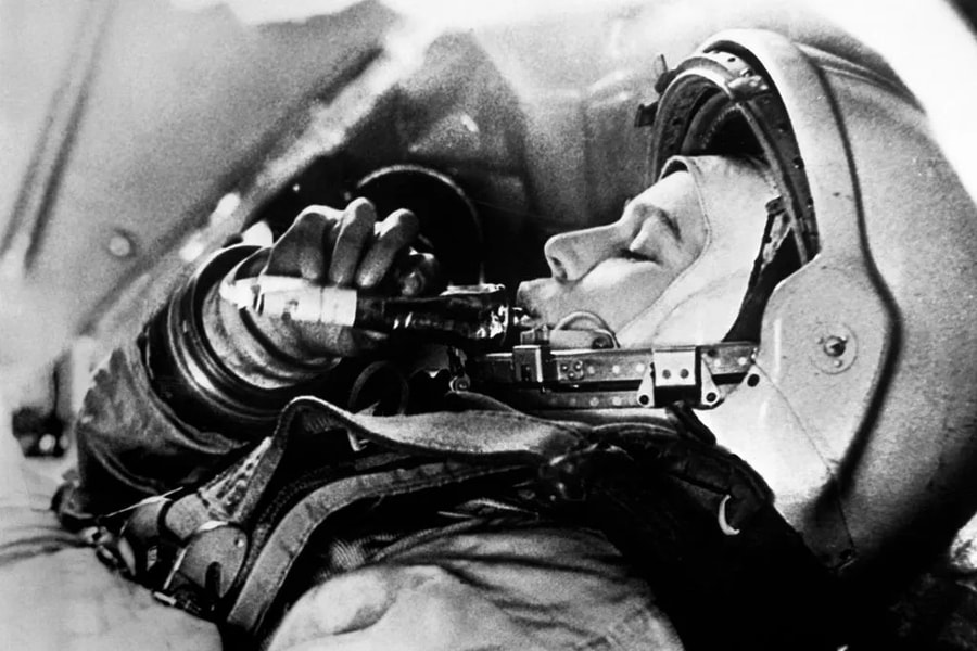 Cô công nhân dệt thành người phụ nữ đầu tiên bay vào không gian