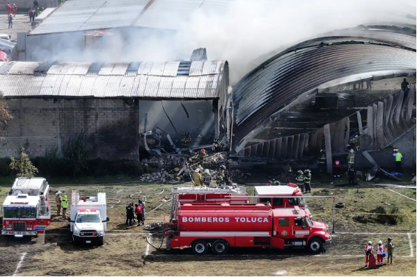 Máy bay tư nhân rơi khi hạ cánh khẩn gần Mexico City, 10 người thiệt mạng